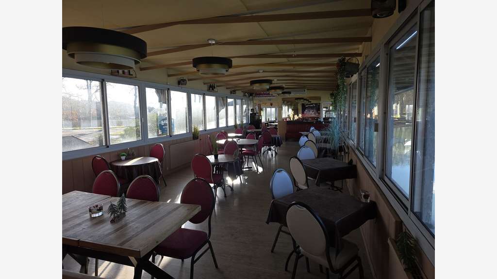 AV murs et fonds bar restaurant atypique à Marciac