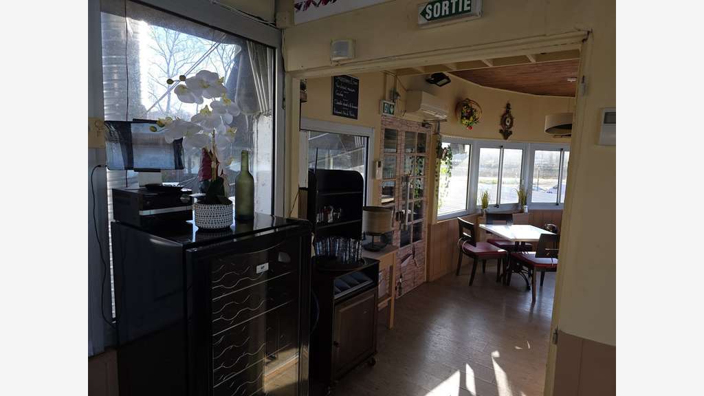 AV murs et fonds bar restaurant atypique à Marciac