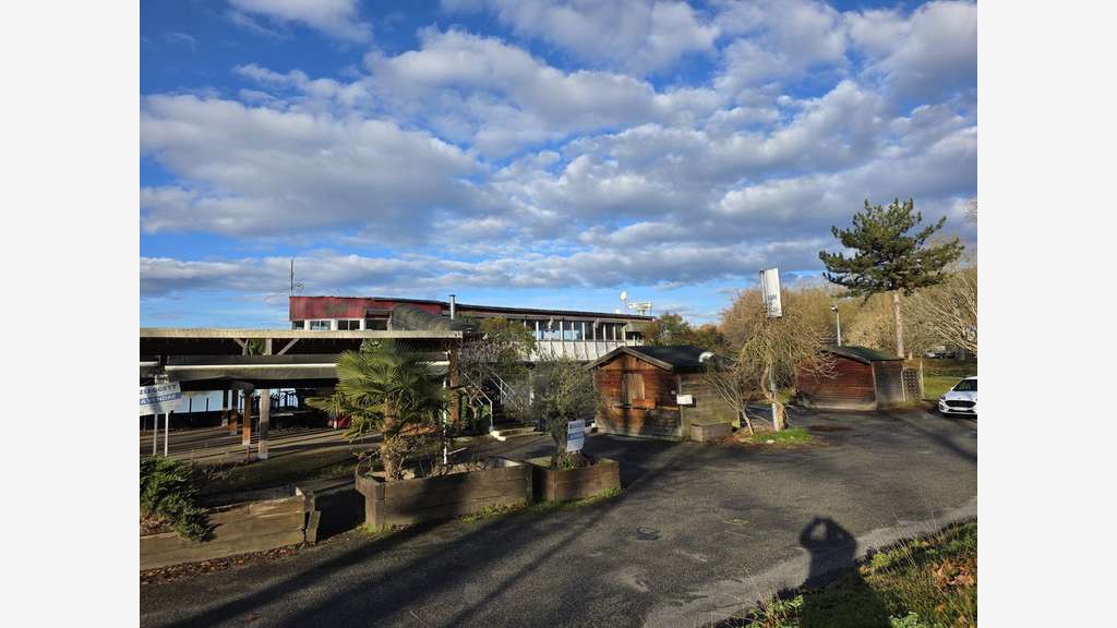 AV murs et fonds bar restaurant atypique à Marciac