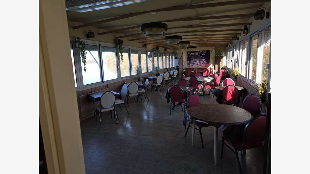 AV murs et fonds bar restaurant atypique à Marciac