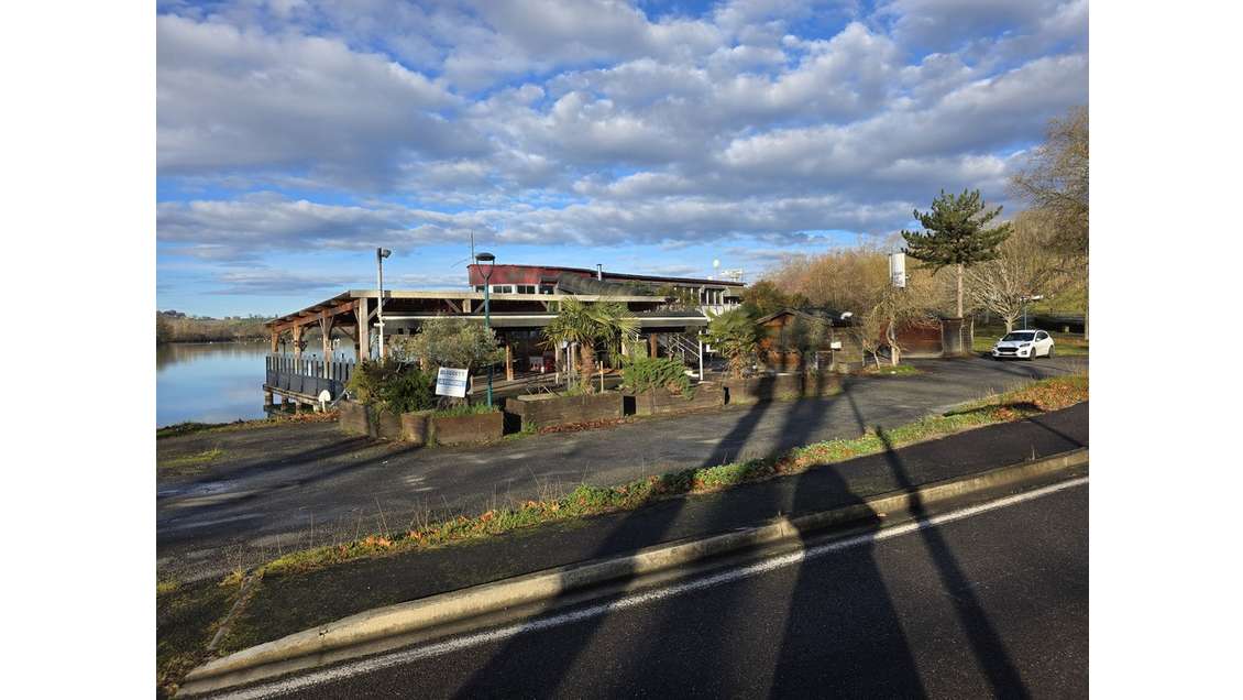 AV murs et fonds bar restaurant atypique à Marciac
