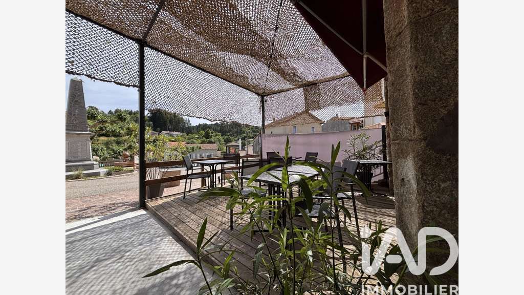 AV restaurant traditionnel lic IV à Meyras centre
