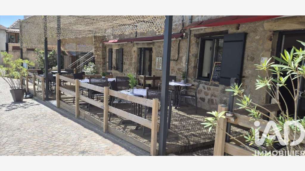 AV restaurant traditionnel lic IV à Meyras centre