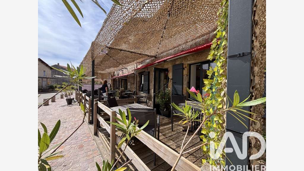 AV restaurant traditionnel lic IV à Meyras centre