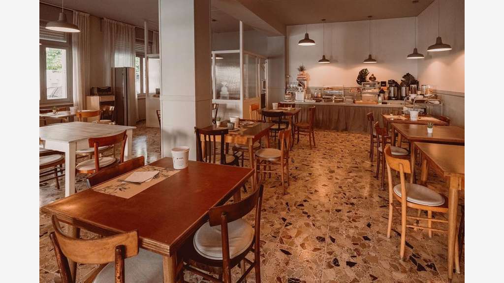 Restaurant en angle à vendre sur empl N°1