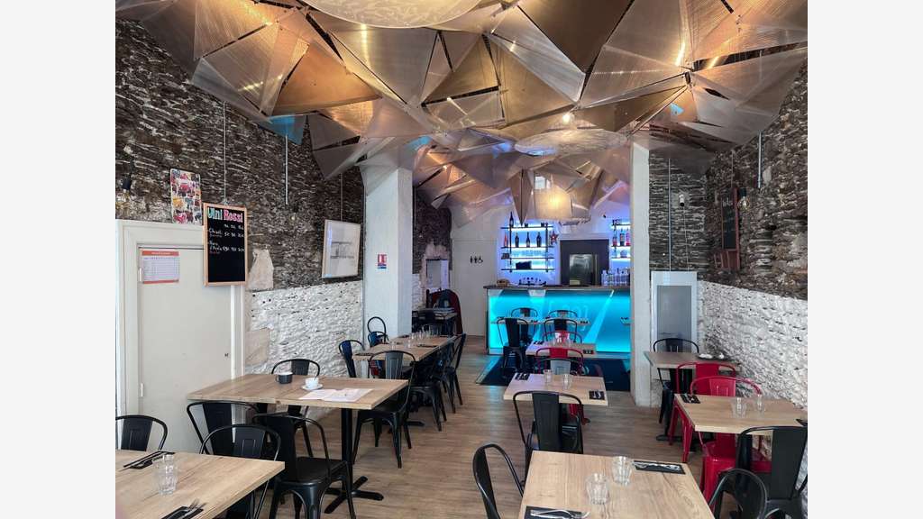 AV restaurant italien + distributeur pizzas Nantes