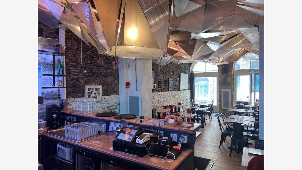 AV restaurant italien + distributeur pizzas Nantes