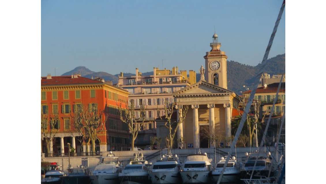 AV restaurant bar/cave à vin quartier du port Nice