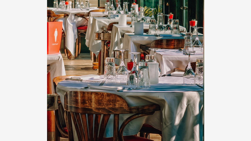 AV restaurant empl n1 Est Paris 75015 rue piétonne