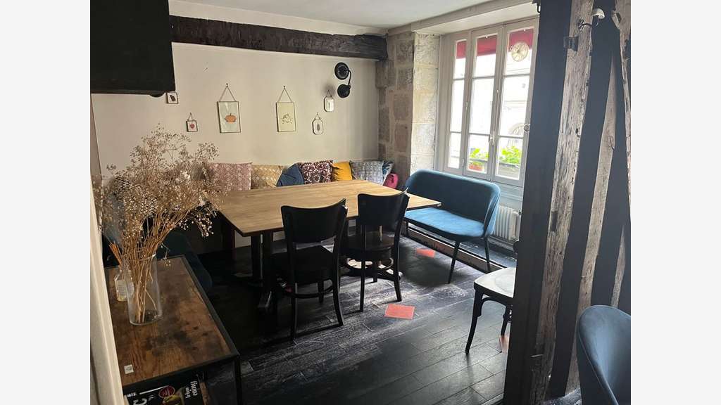 AV restaurant Rue Jean Jacques Rousseau 75001