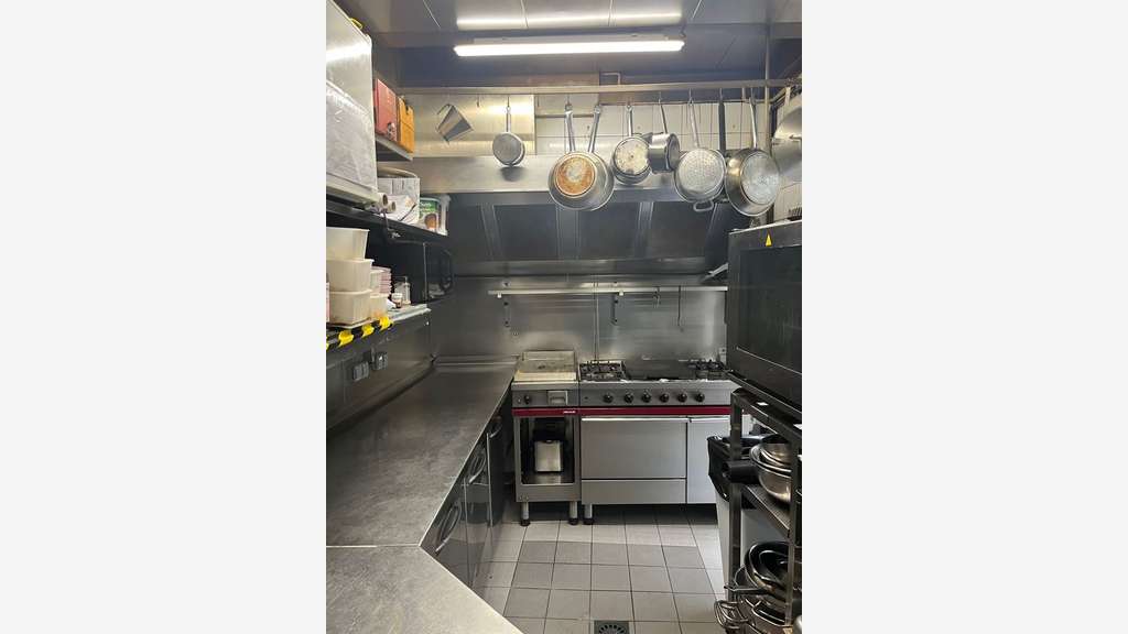 AV restaurant Rue Jean Jacques Rousseau 75001
