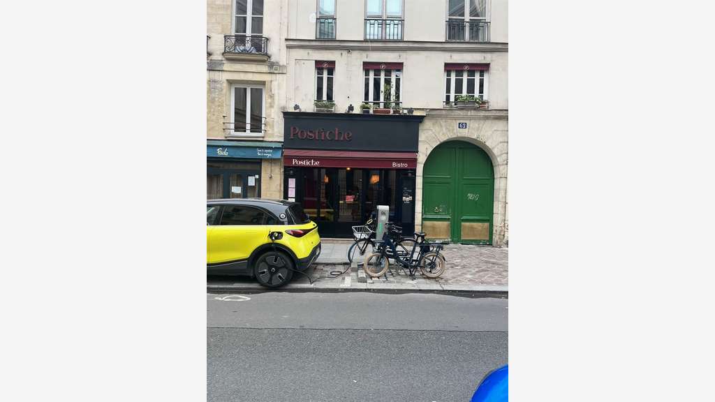 AV restaurant Rue Jean Jacques Rousseau 75001