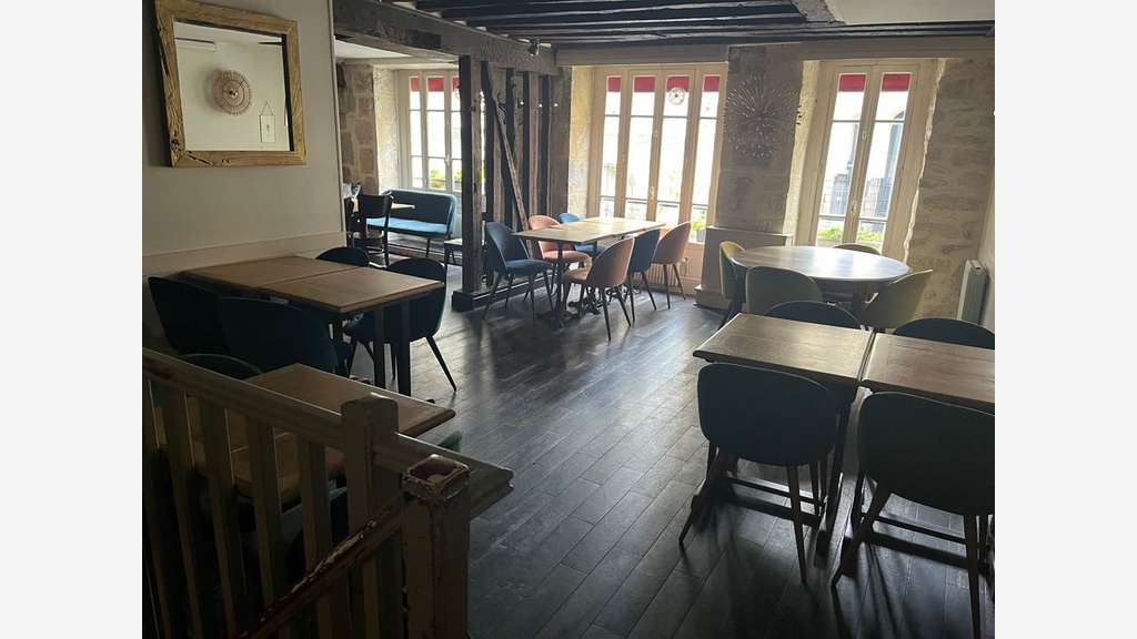 AV restaurant Rue Jean Jacques Rousseau 75001