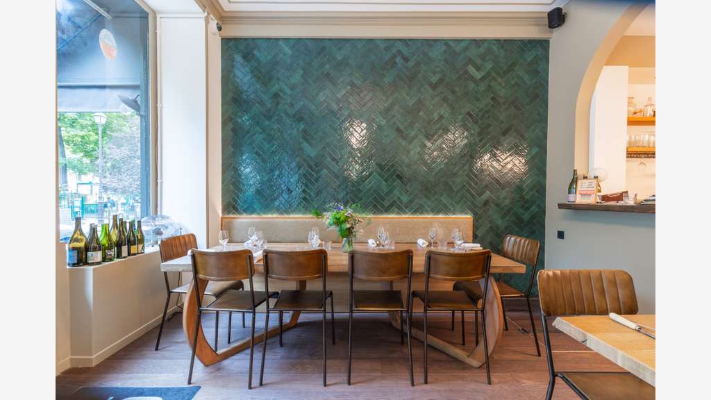 AV FDC restaurant lic IV Square Trousseau 75012
