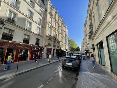 Bel emplacement du 3ème - BAR à VIN - TAPAS