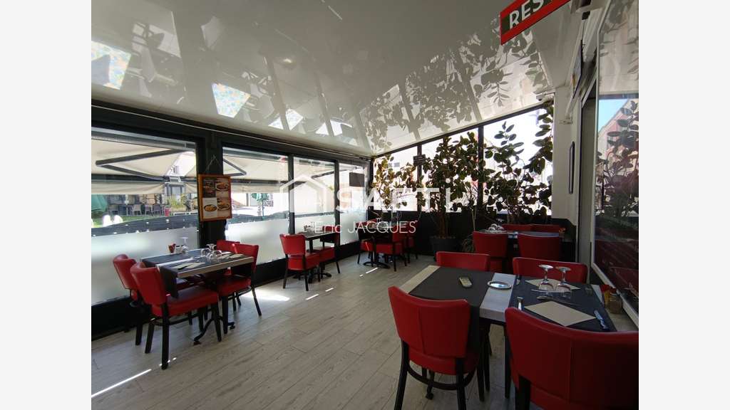 Vente bar restaurant excellente visibilité à Alès 