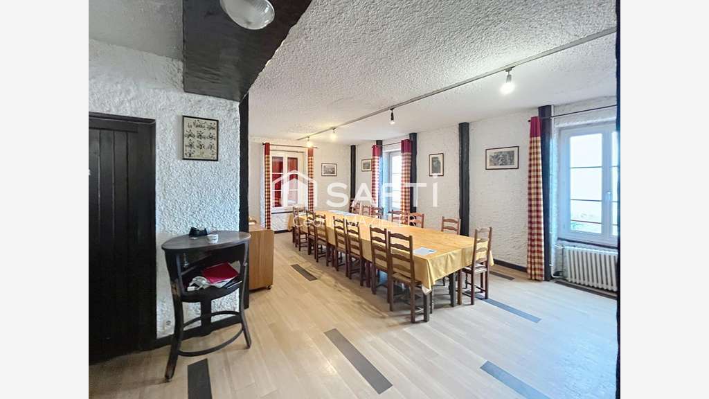 Vente restaurant 800m² à Saint-Georges-de-Reneins