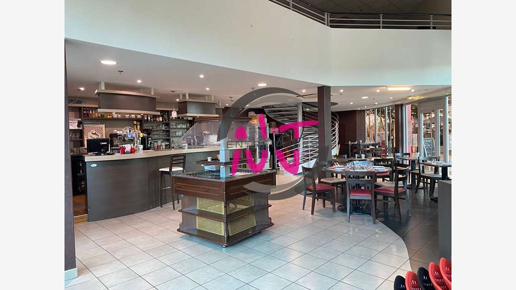Vente bar brasserie à Saint Léger de Linieres