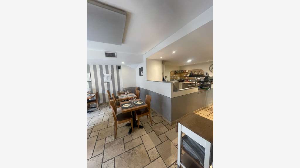 A vendre superbe pizzeria Sainte-Cécile-les-Vignes