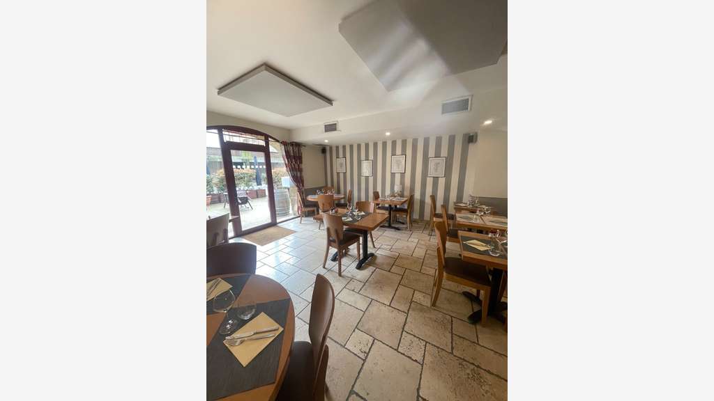 A vendre superbe pizzeria Sainte-Cécile-les-Vignes