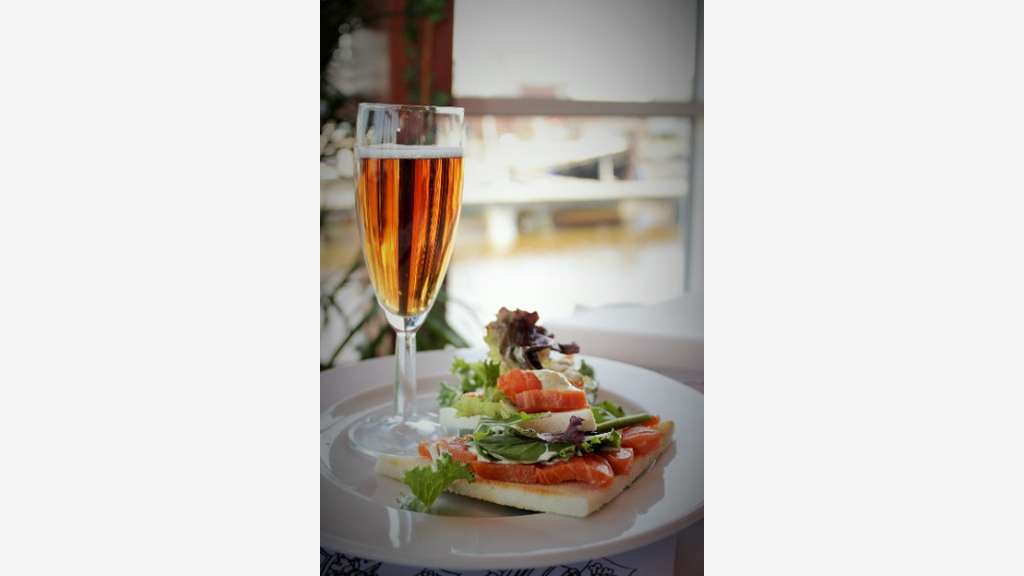 À VENDRE – RESTAURANT 300 M² AVEC TERRASSE, PAR