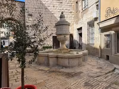 AV brasserie avec terrasse Vence centre dynamique