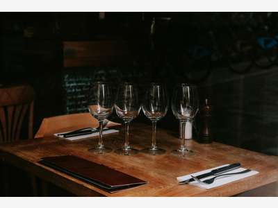 A vendre restaurant d'angle avec terrasse estivale