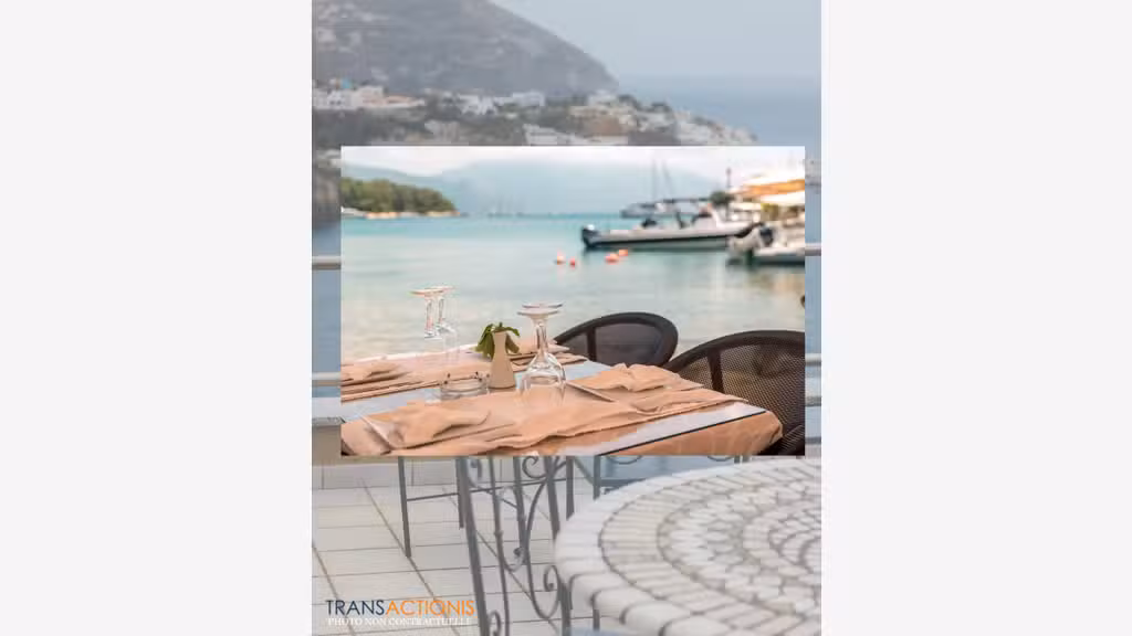 Restaurant avec vue sur port