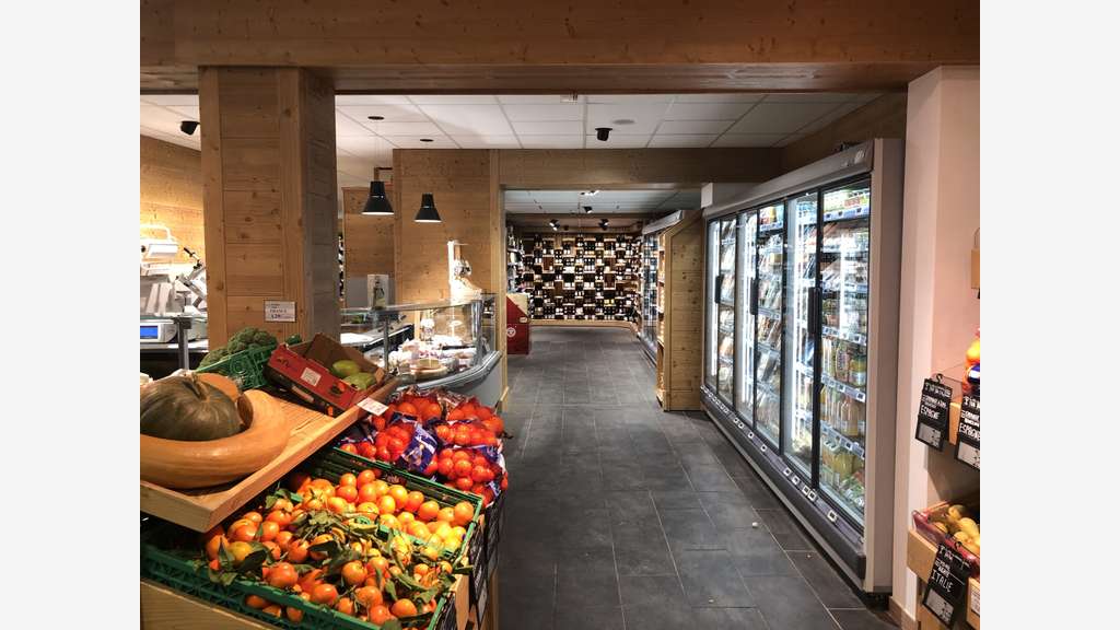 Vente supérette en station de ski à Valcenis