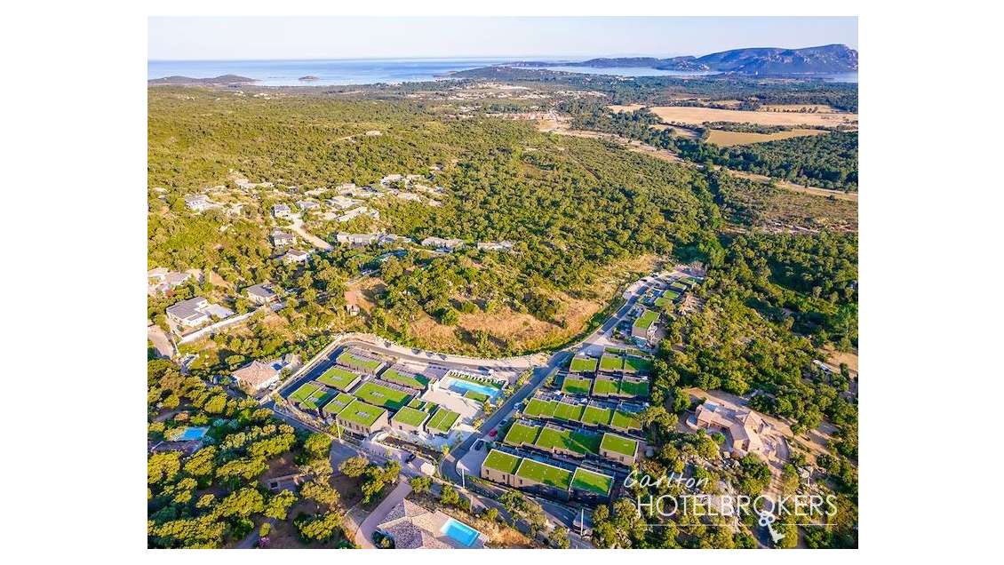 Cède village de vacances ***** face à la mer Corse