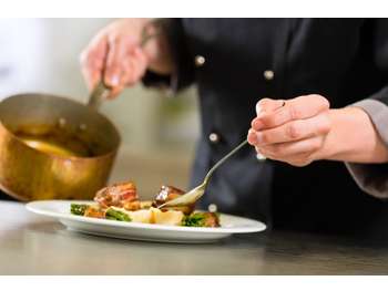 Vente restaurant licence 4 sur 2 angles à Paris 19