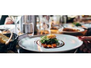 AV brasserie réputée à Paris Montmartre Abbesses