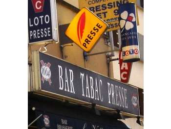 Vente bar tabac FDJ en angle proche de St Denis