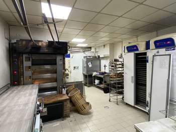Vente boulangerie face gare d'une bonne ville 94