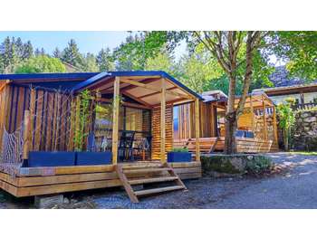 GROUPE D'HEBERGEMENTS TOURISTIQUES en ARDECHE