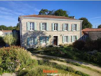 AV demeure charentaise grand gîte ou chambres 17