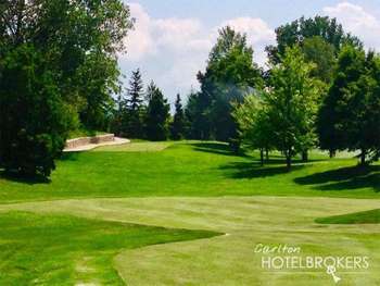 Vente complexe sportif & golf 9 trous à Pavia