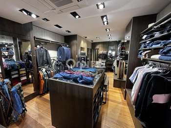 AV boutique prêt à porter empl N°1 à Auray centre