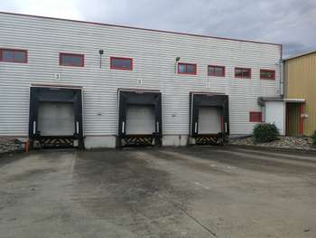 À vendre entrepôt de 8 500m² à Orange