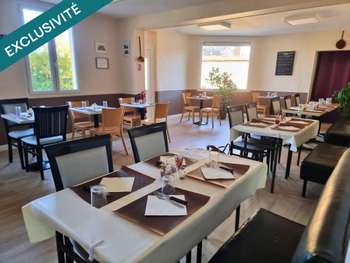 Vente bar restaurant le Phoenix au centre de Caugé