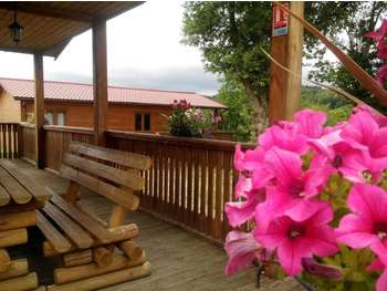 Camping avec Chalets & Restaurant au bord d’un lac