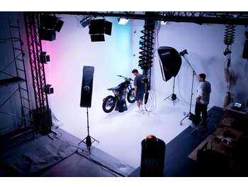 Agence de création de contenus audiovisuels