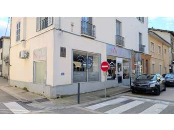 Vente pressing de 75m² St Etienne De Saint Geoirs
