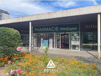 Cède pharmacie de quartier centre commercial Tours