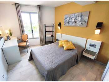 Vente hôtel bureau 3 *** en arrière pays Vence