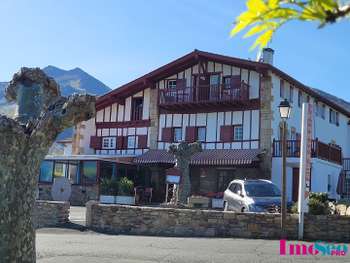 AV hôtel bar restaurant à Sare au pied de la Rhune