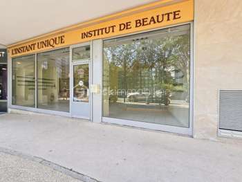 Vente local commercial 73m² Courbevoie La Défense
