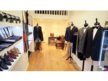 A vendre FDC costumes fort potentiel à Lyon