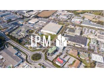 A vendre locaux activité bureau 1056m² à Aubagne