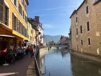 Av restaurant idéalement situé au centre d'Annecy